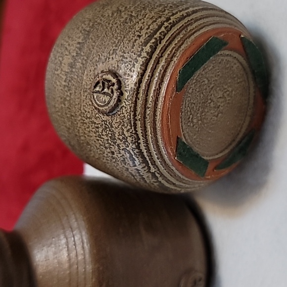 Set of 2 Mini Tradional Brown Hand Pottery Vases - Picture 9 of 9